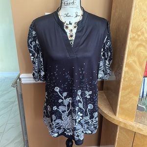 NWOT- BLACK TOP-SIZE XL NAVY BLOUSE.